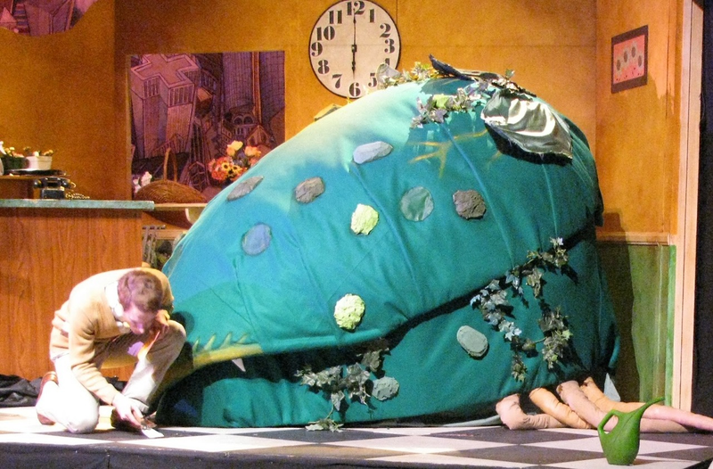 Illustration for article titled Low Budget Audrey 2 proves Little Shop Of Horrors production also isn’t cheap